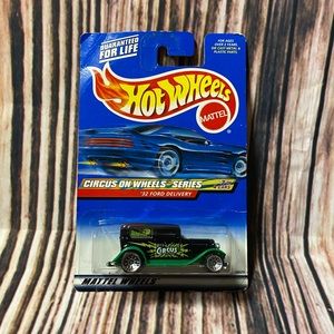 Hot Wheels 1999 Circus on Wheels Series #2 of 4 Cars. ‘32 Ford Delivery